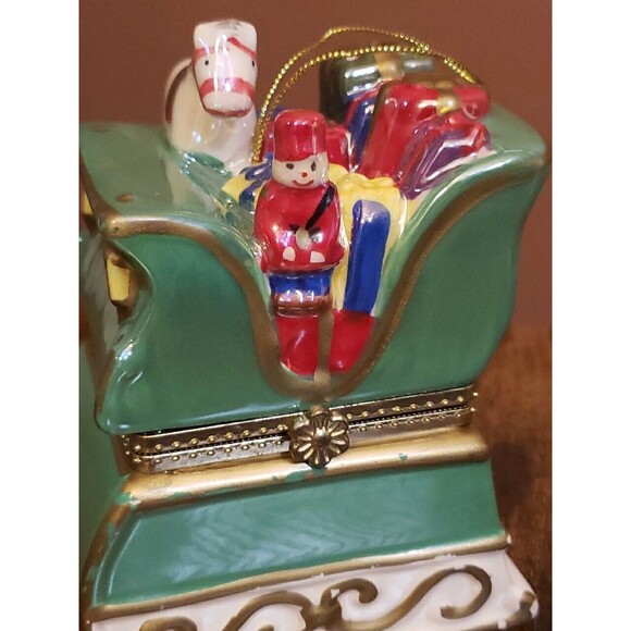Mr. Christmas Hinged Music Box Sleigh Animated Ornament Joy to the World 2011 - Picture 2 of 12